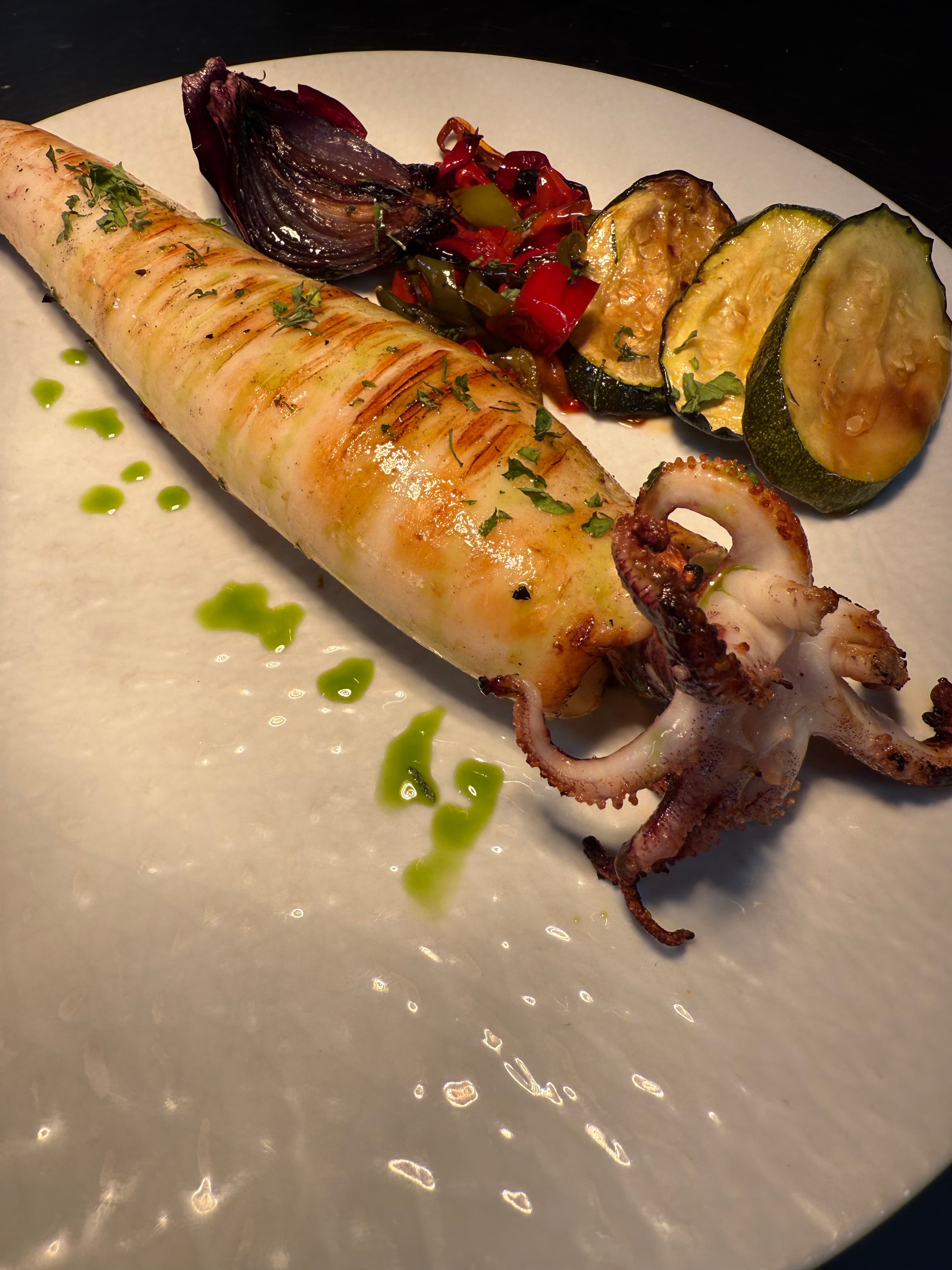 Grilled calamari with vegetables